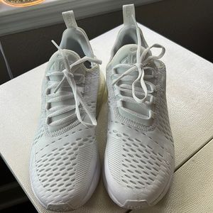 All white Nike ✔️✔️✔️ 27c